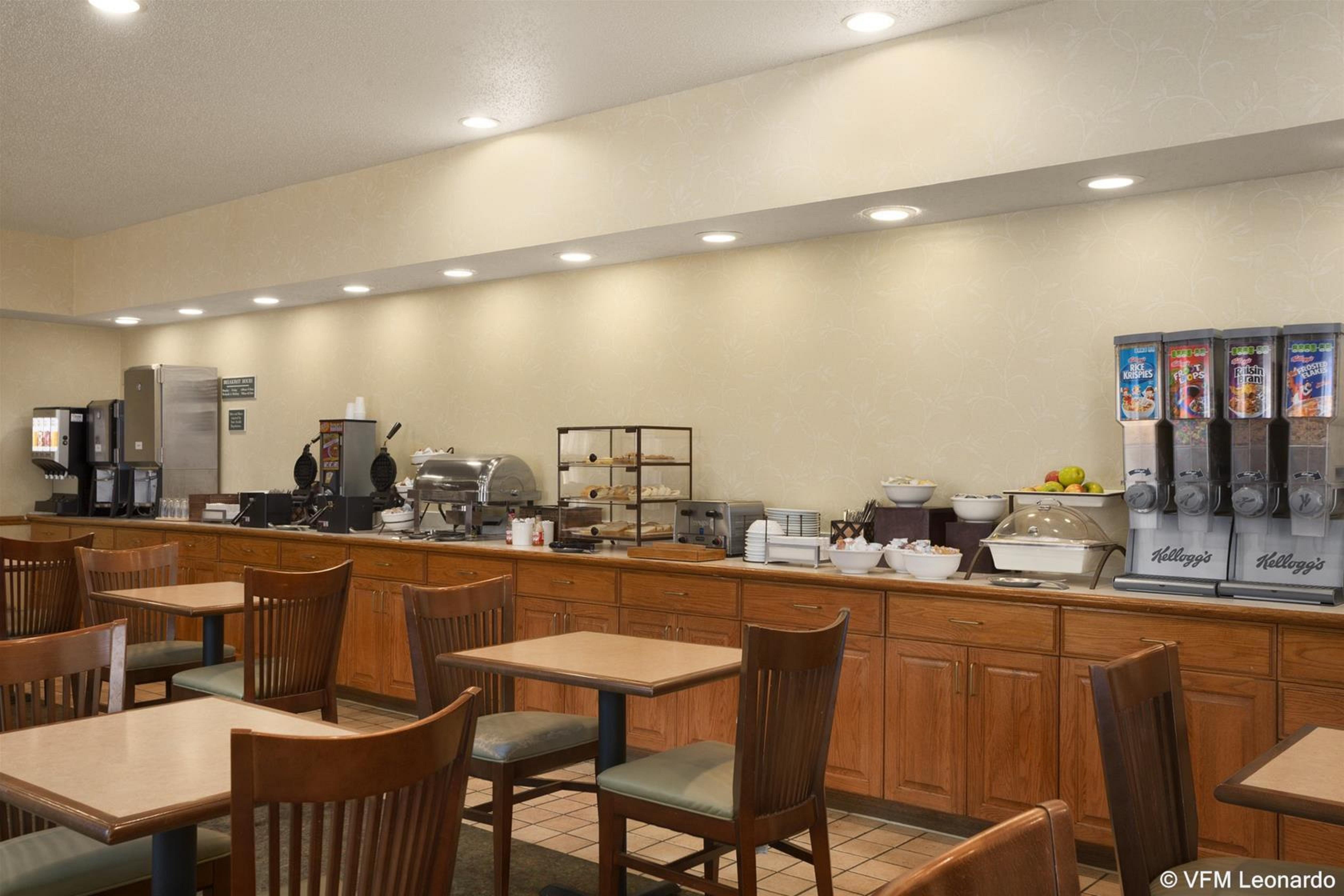 Country & By Radisson, Airport, Oh Hotel 3*