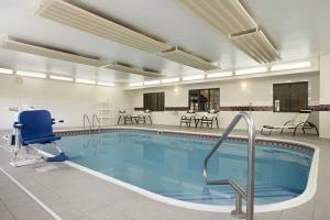 Country & By Radisson, Airport, Oh Hotel 3*
